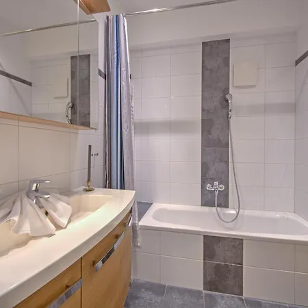 Bright Vicky With Infrared Sauna, Cleaning Included Apartman