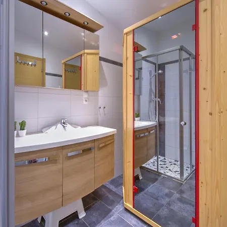 Bright Vicky With Infrared Sauna, Cleaning Included